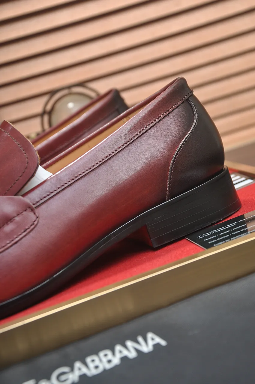 Men's men's shoes 💰500💶🌲 DG top 🔍🔍Men's new leather shoes 🚹 are on sale at the same time at the counter ⚠The uppers are imported cowhide from Italy, the entire imported cowhide lining, imported accessories 💪💪, completely 1⃣️ vs 1⃣️ replica 🇮 🇹💪💪, ⚠Sole: The original sole is specially provided by the original factory, the exclusive movable molded sole is super comfortable, ⚠The original factory follows the order, 🔍🔍high quality, you can enter and exit the counter at will, welcome to compare ⚠Size: 38-44 (45 customized)
